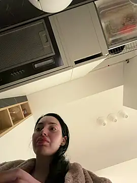 Mia Splash online show from April 2026 05:51:01 PM