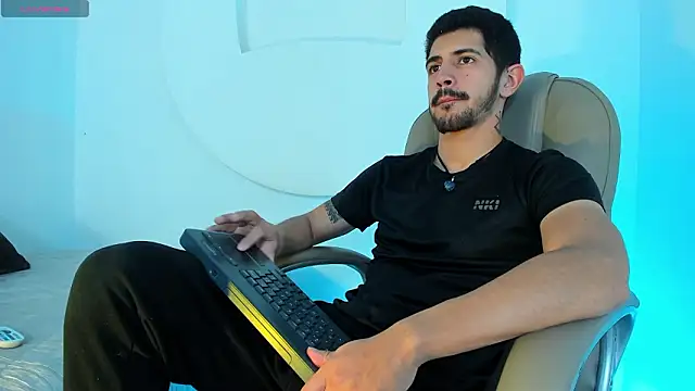 AlejandroStormm online show from March 2026 04:07:01 AM