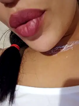 Sexlove1xo online show from November 2025 03:24:02 PM