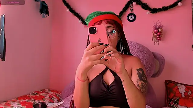 Maddy Jhonsson online show from December 2025 04:47:01 PM