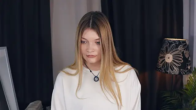 AnnisAtlee online show from October 2025 02:25:02 PM