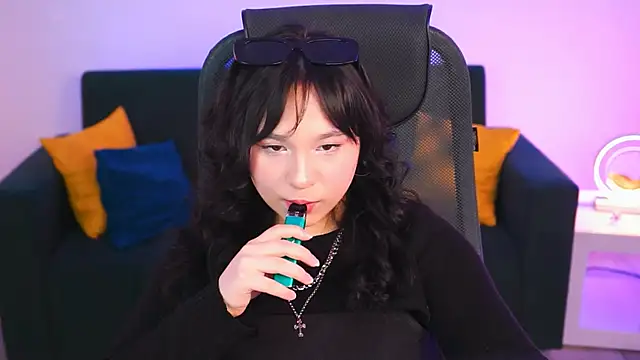 Snapshot of HanaWise chatting on February 2025 08:14:01 AM HanaWise online show from February 2025 08:14:01 AM