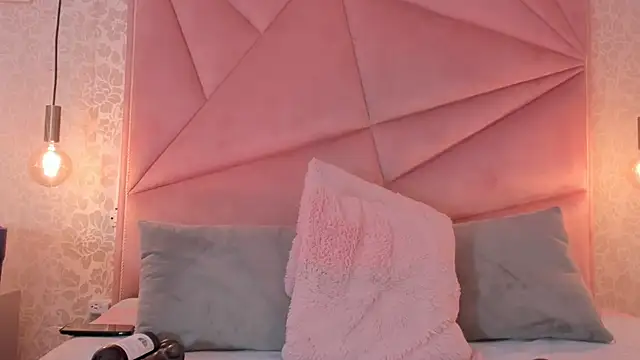 Snapshot of SalomeHills__ chatting on March 2025 04:41:01 PM SalomeHills online show from March 2025 04:41:01 PM