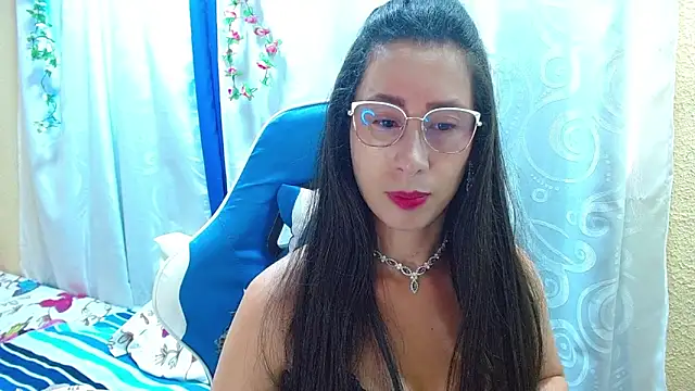 Gia leinn online show from November 2025 08:02:02 PM