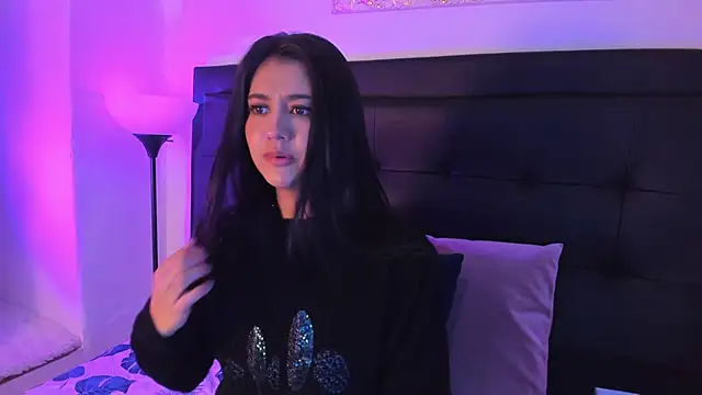 Snapshot of Madyson18 chatting on September 2025 12:28:01 PM Madyson18 online show from September 2025 12:28:01 PM