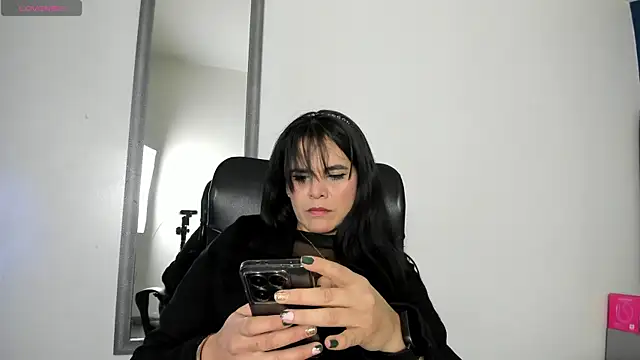 laura hotties online show from January 2026 01:04:01 PM