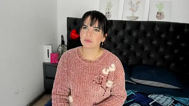 laura hotties online show from February 2026 01:21:01 PM