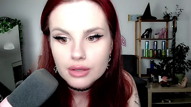 Snapshot of Della_Ideal chatting on September 2025 06:13:01 PM Della Ideal online show from September 2025 06:13:01 PM