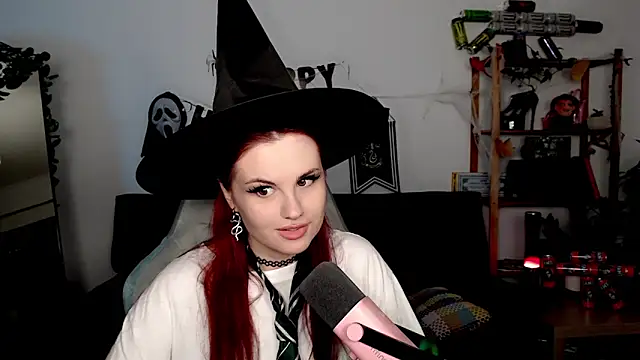 Snapshot of Della_Ideal chatting on November 2025 04:42:01 PM Della Ideal online show from November 2025 04:42:01 PM