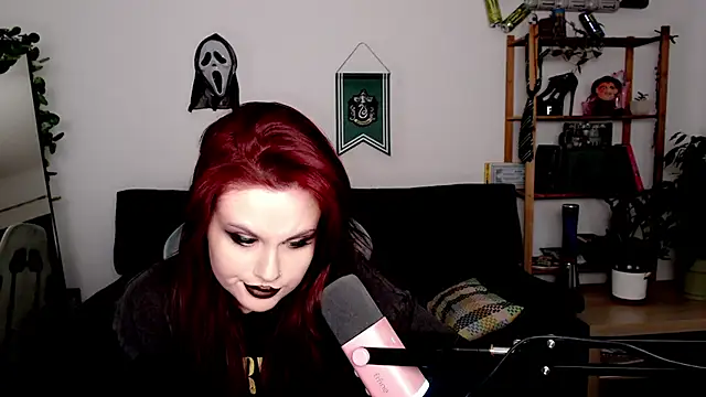 Snapshot of Della_Ideal chatting on November 2025 06:29:01 PM Della Ideal online show from November 2025 06:29:01 PM