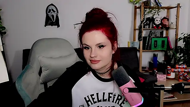 Snapshot of Della_Ideal chatting on November 2025 04:13:02 PM Della Ideal online show from November 2025 04:13:02 PM