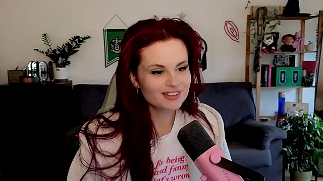 Snapshot of Della_Ideal chatting on December 2025 09:03:01 AM Della Ideal online show from December 2025 09:03:01 AM