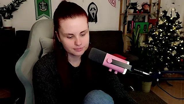 Snapshot of Della_Ideal chatting on December 2025 06:05:02 PM Della Ideal online show from December 2025 06:05:02 PM