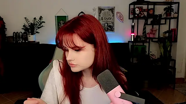 Snapshot of Della_Ideal chatting on February 2026 06:56:02 PM Della Ideal online show from February 2026 06:56:02 PM