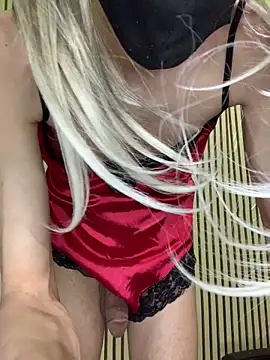 Snapshot of Femboylili chatting on May 2026 10:14:02 PM Femboylili online show from May 2026 10:14:02 PM
