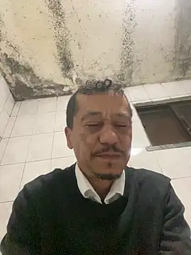 Snapshot of rogerdik76 chatting on March 2026 05:57:02 AM rogerdik76 online show from March 2026 05:57:02 AM