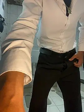 Snapshot of rogerdik76 chatting on March 2026 06:30:02 AM rogerdik76 online show from March 2026 06:30:02 AM