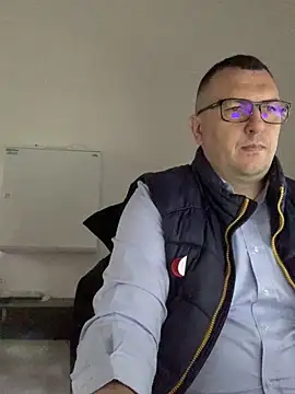 Mike8523 online show from April 2026 04:32:02 AM