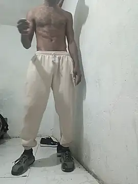 Snapshot of aventuraparatiM_o_r_e chatting on February 2025 04:57:01 AM aventuraparatiM o r e online show from February 2025 04:57:01 AM