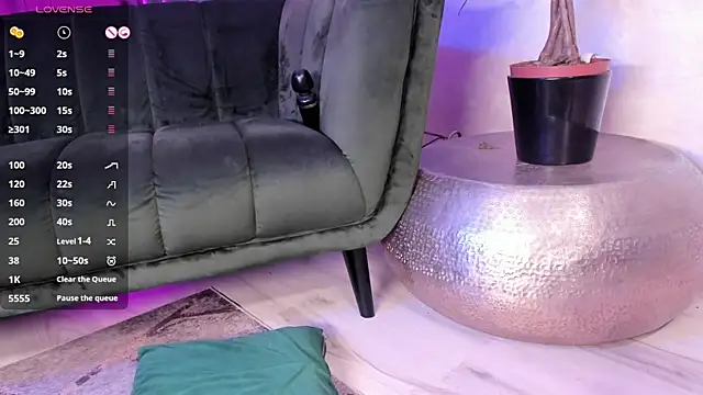 CutiePie69   online show from September 2025 07:41:01 PM