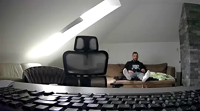 gryzoon online show from March 2025 06:16:02 AM