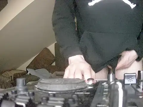 gryzoon online show from February 2026 04:53:01 AM