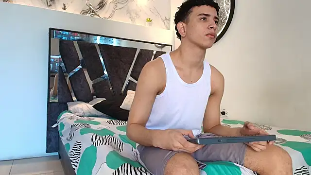 KING OFF BOYS online show from November 2025 01:10:02 PM