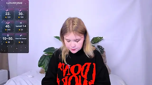 LaseyMoon online show from March 2025 04:38:02 AM