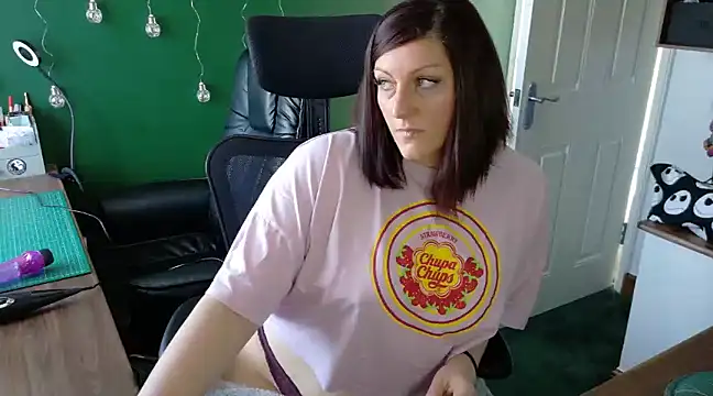 Snapshot of CurvyNolaMILFx chatting on March 2025 10:47:01 AM CurvyNolaMILFx online show from March 2025 10:47:01 AM