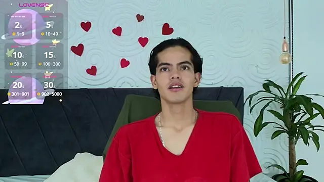 Snapshot of Maximoherrera_16 chatting on May 2026 01:05:02 PM Maximoherrera 16 online show from May 2026 01:05:02 PM