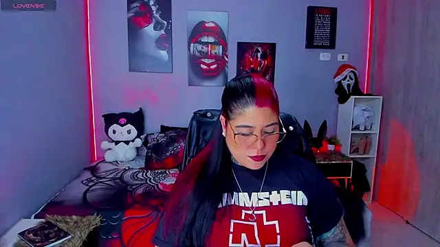 Snapshot of Veronika_metal chatting on November 2025 06:52:02 PM Veronika metal online show from November 2025 06:52:02 PM