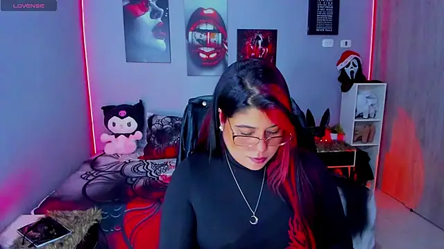 Snapshot of Veronika_metal chatting on November 2025 08:43:01 PM Veronika metal online show from November 2025 08:43:01 PM