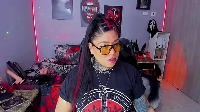 Snapshot of Veronika_metal chatting on December 2025 04:11:01 PM Veronika metal online show from December 2025 04:11:01 PM