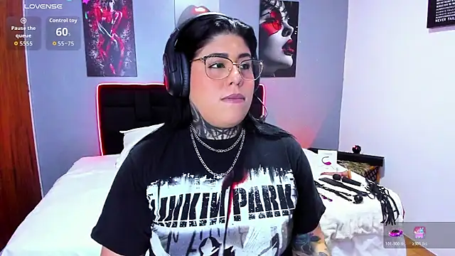Snapshot of Veronika_metal chatting on May 2026 10:48:01 PM Veronika metal online show from May 2026 10:48:01 PM