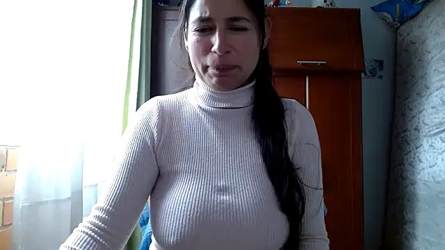 Snapshot of Escarcha-blue chatting on May 2026 06:02:02 PM Escarcha-blue online show from May 2026 06:02:02 PM
