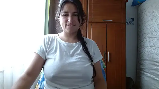 Snapshot of Escarcha-blue chatting on May 2026 09:44:01 PM Escarcha-blue online show from May 2026 09:44:01 PM