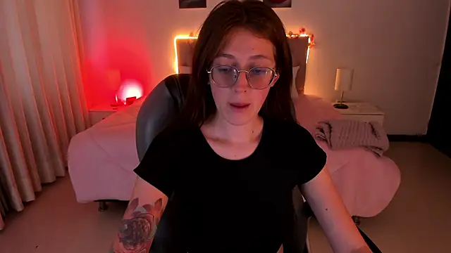 Snapshot of Emily_Warren_ chatting on November 2025 07:46:02 PM Emily Warren online show from November 2025 07:46:02 PM