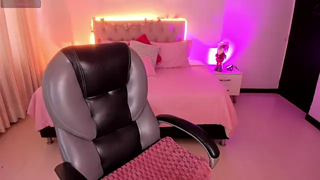 Snapshot of Emily_Warren_ chatting on December 2025 07:43:02 PM Emily Warren online show from December 2025 07:43:02 PM