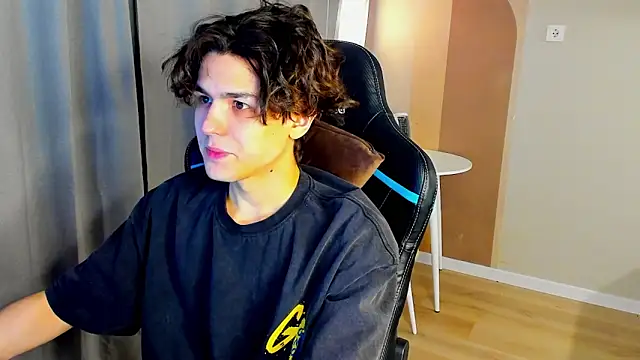 TravisRevas online show from February 2026 03:51:02 AM