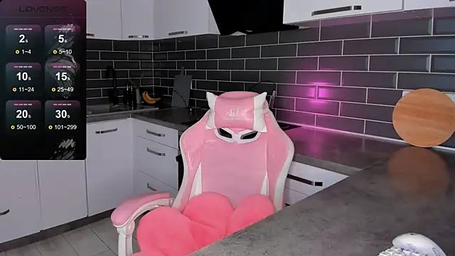 ShaiyaMinn3 online show from April 2026 06:33:02 PM