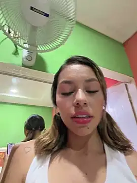 Snapshot of Aleja_bloom chatting on May 2026 07:33:01 PM Aleja bloom online show from May 2026 07:33:01 PM