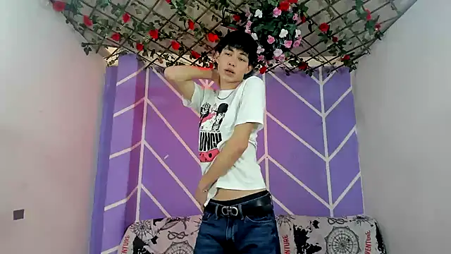 Snapshot of Maxxi_hot23 chatting on October 2025 07:34:01 PM Maxxi hot23 online show from October 2025 07:34:01 PM