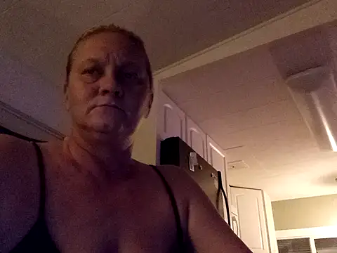 Snapshot of wetnwildforyou chatting on October 2025 12:42:01 AM wetnwildforyou online show from October 2025 12:42:01 AM