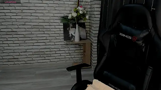 Snapshot of Selena_Sharp chatting on March 2025 12:54:01 AM Selena Sharp online show from March 2025 12:54:01 AM