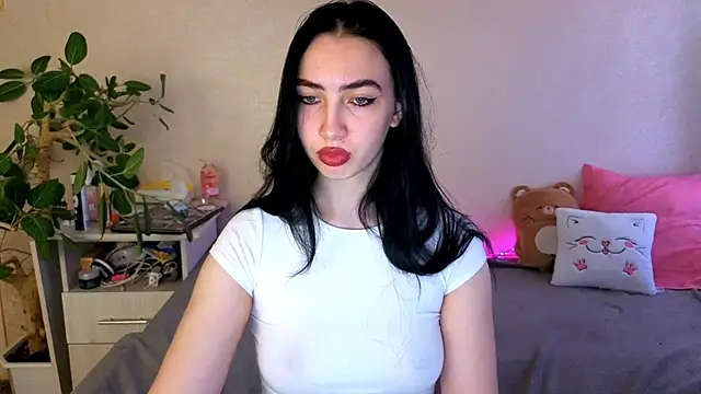 Snapshot of WildKittenX_ chatting on June 2026 04:08:01 AM WildKittenX online show from June 2026 04:08:01 AM
