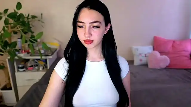 Snapshot of WildKittenX_ chatting on June 2026 04:07:02 AM WildKittenX online show from June 2026 04:07:02 AM