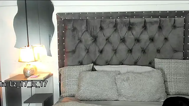 lizzthom online show from February 2026 07:11:01 PM