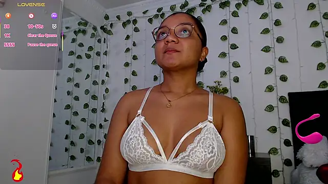Snapshot of victtoria_cane63 chatting on June 2026 11:14:01 PM victtoria cane63 online show from June 2026 11:14:01 PM