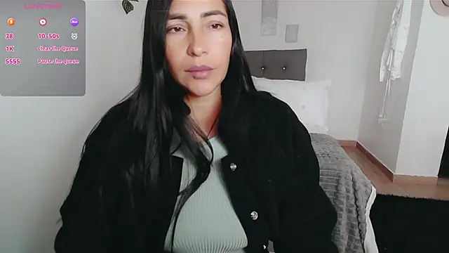 luna lgomez  online show from November 2025 01:12:02 PM