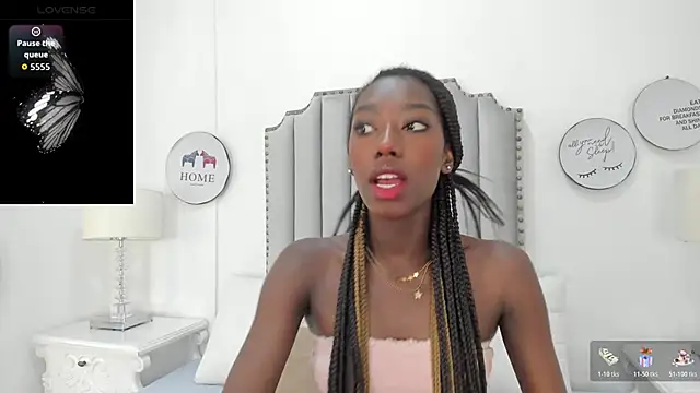 Snapshot of SamantaMarquez chatting on November 2025 08:00:01 PM SamantaMarquez online show from November 2025 08:00:01 PM